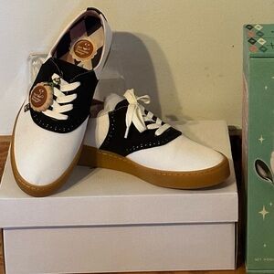Chic Women's Sneakers in Black and White